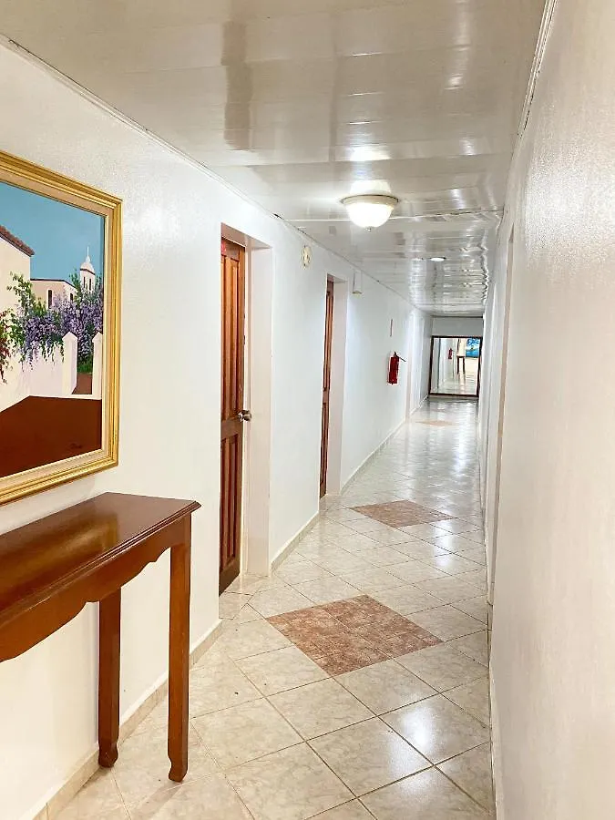 Lutix Hotels El Limon