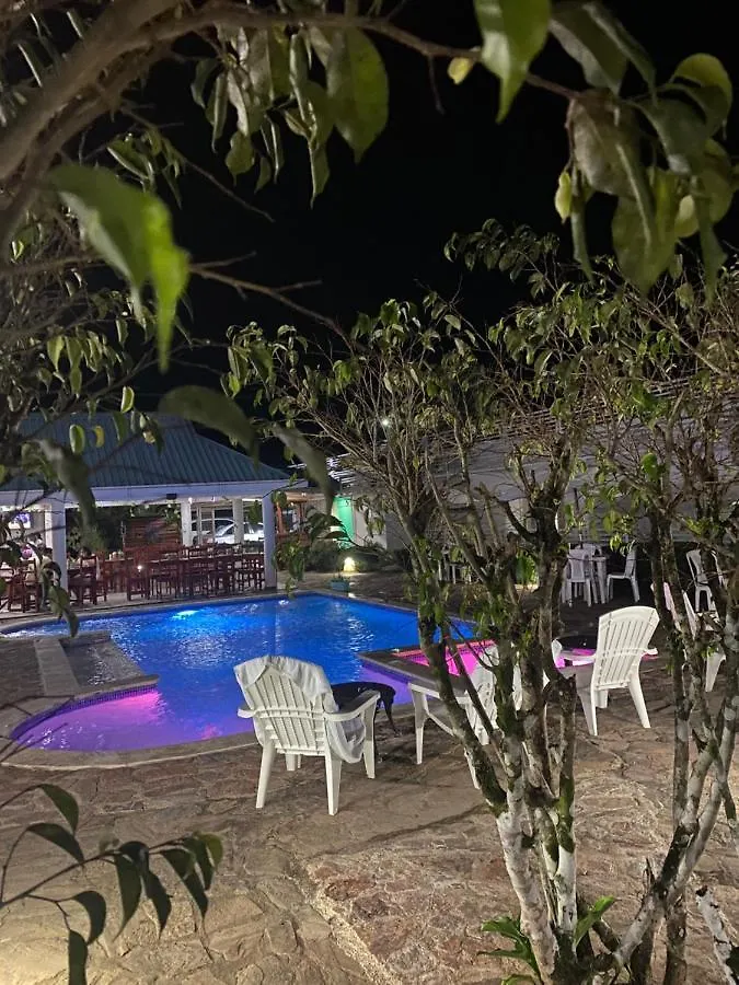 Lutix Hotels El Limon