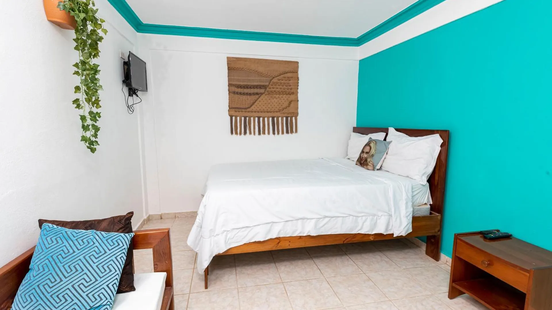 Lutix Hotels El Limon
